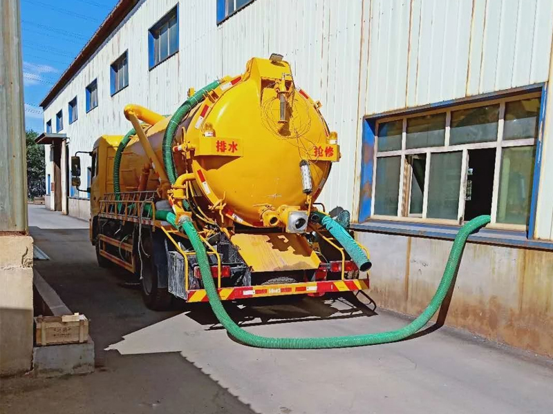 天山路厂区化粪池清理