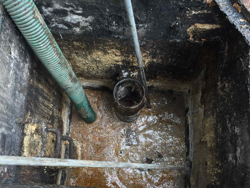 天山路隔油池清理